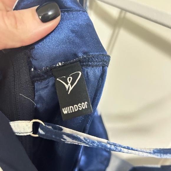 Windsor Bea Formal Floral Wrap Dress Size Medium NWT - Picture 11 of 15